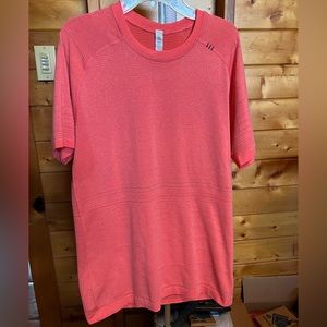 Men’s Lululemon athletic t shirt with silver antibacterial.  Size small